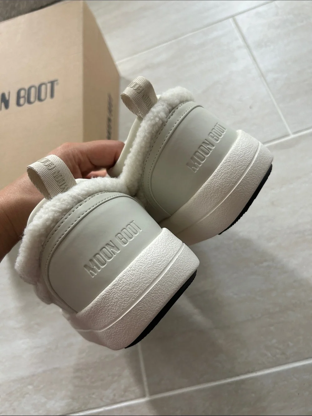 Moon boot soft booties. US 6-7